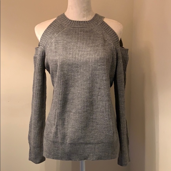 SOLD 🌺Open Shoulder Knit Sweater - Picture 3 of 10